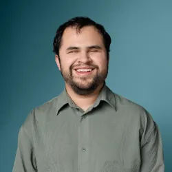 Headshot of Aaron Ramirez