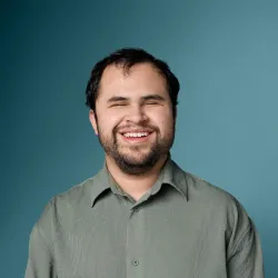 Headshot of Aaron Ramirez