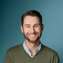 Headshot of Tyler MacQueen