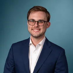 Headshot of Rob Edwards