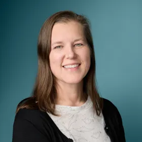 Headshot of Carrie Robison