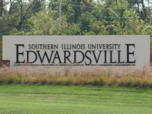 Entry sign at Southern Illinois University Edwardsville. (Image via Wikimedia Commons)