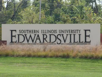 Entry sign at Southern Illinois University Edwardsville. (Image via Wikimedia Commons)