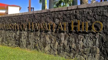 Univeristy of Hawaii Hilo sign