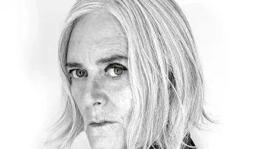 Headshot of  Leslie Dunton-Downer