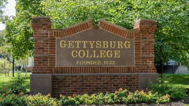 Red brick sign for Gettysburg College in Pennsylvania (Image via Shutterstock.com)