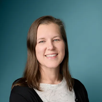 Headshot of Carrie Robison