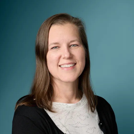 Headshot of Carrie Robison